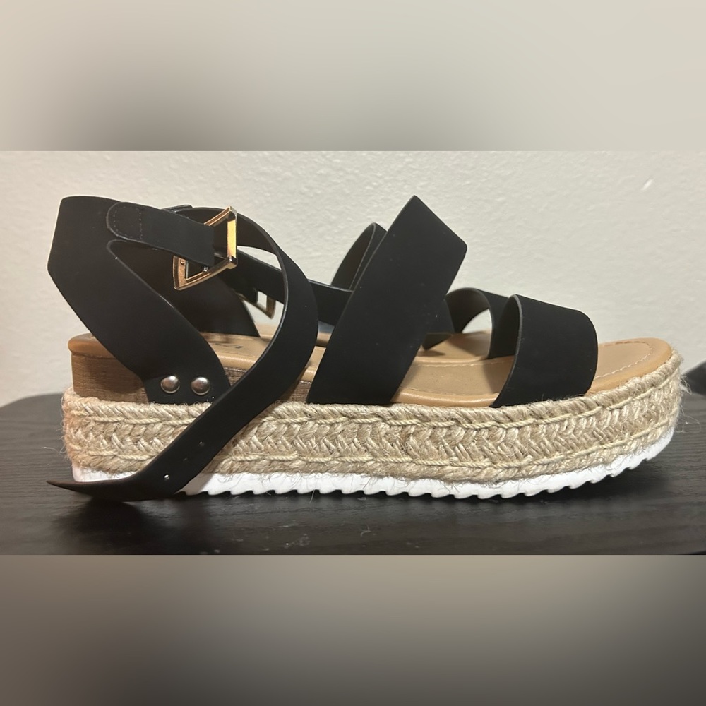 🔥Like New Soda open toed platform sandals black straps- size 9